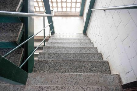 Apartamento à venda com 60m², 2 quartos e 1 vagaEscada