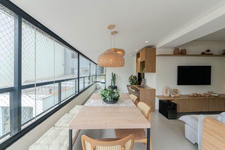 Apartamento à venda com 68m², 1 quarto e 1 vagaSacada