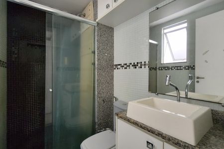 Apartamento à venda com 70m², 2 quartos e 1 vaga Apartamento à venda com 70m², 2 quartos e 1 vagaBanheiro Social