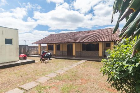 Casa para alugar com 525m², 4 quartos e 4 vagas Casa para alugar com 525m², 4 quartos e 4 vagasFachada