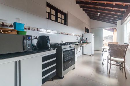 Casa para alugar com 525m², 4 quartos e 4 vagas Casa para alugar com 525m², 4 quartos e 4 vagasCozinha