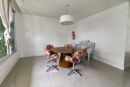 Apartamento para alugar com 74m², 2 quartos e 2 vagas Apartamento para alugar com 74m², 2 quartos e 2 vagasÁrea comum - Salão de festas