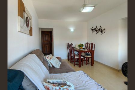 Apartamento à venda com 74m², 2 quartos e 1 vagaSala