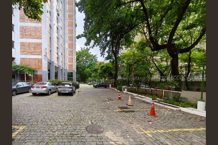 Apartamento à venda com 74m², 2 quartos e 1 vagaFachada e portaria