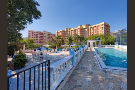 Apartamento à venda com 74m², 2 quartos e 1 vagaÁrea comum - Piscina