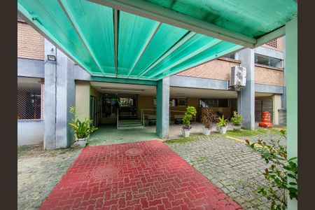 Apartamento à venda com 74m², 2 quartos e 1 vagaFachada e portaria