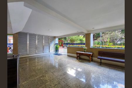 Apartamento à venda com 74m², 2 quartos e 1 vagaFachada e portaria