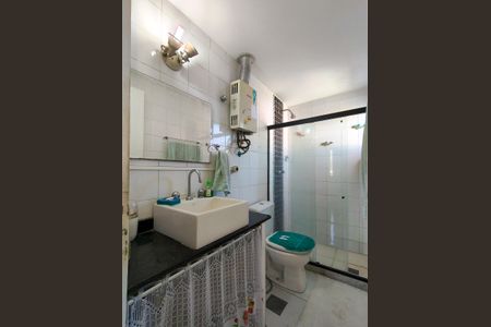 Apartamento à venda com 74m², 2 quartos e 1 vagaBanheiro Corredor