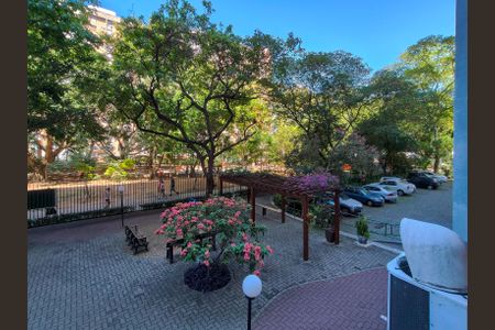 Apartamento à venda com 74m², 2 quartos e 1 vagaFachada e portaria