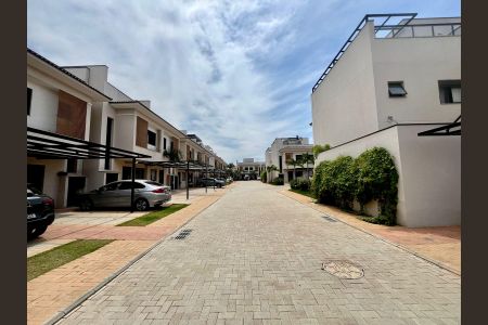 Casa de condomínio à venda com 85m², 2 quartos e 2 vagas Casa de condomínio à venda com 85m², 2 quartos e 2 vagasCondomínio
