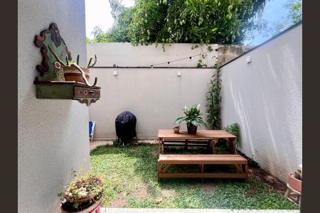 Casa de condomínio à venda com 85m², 2 quartos e 2 vagas Casa de condomínio à venda com 85m², 2 quartos e 2 vagasQuintal