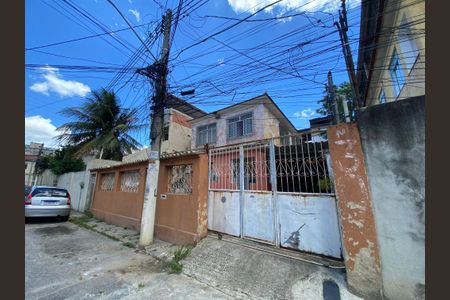 Casa à venda com 100m², 3 quartos e sem vaga Casa à venda com 100m², 3 quartos e sem vagaFachada