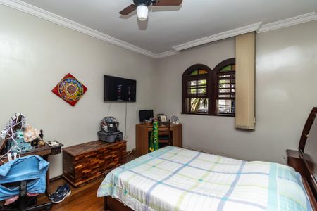 Casa à venda com 574m², 8 quartos e 8 vagas Casa à venda com 574m², 8 quartos e 8 vagasQuarto 3
