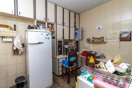 Casa à venda com 574m², 8 quartos e 8 vagas Casa à venda com 574m², 8 quartos e 8 vagasCozinha