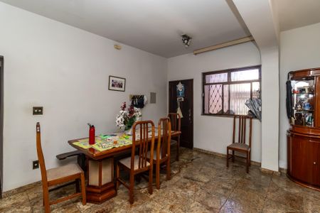 Casa à venda com 574m², 8 quartos e 8 vagas Casa à venda com 574m², 8 quartos e 8 vagasSala de Jantar