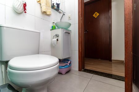 Casa à venda com 574m², 8 quartos e 8 vagas Casa à venda com 574m², 8 quartos e 8 vagasBanheiro da Suite