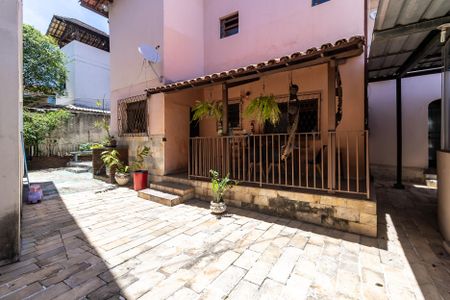 Casa à venda com 574m², 8 quartos e 8 vagas Casa à venda com 574m², 8 quartos e 8 vagasÁrea comum