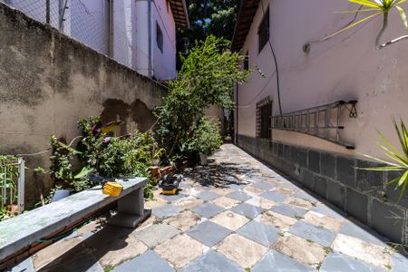 Casa à venda com 574m², 8 quartos e 8 vagas Casa à venda com 574m², 8 quartos e 8 vagasÁrea comum