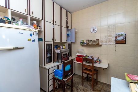 Casa à venda com 574m², 8 quartos e 8 vagas Casa à venda com 574m², 8 quartos e 8 vagasCozinha