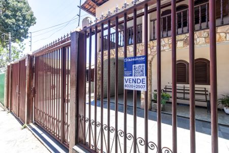 Casa à venda com 574m², 8 quartos e 8 vagas Casa à venda com 574m², 8 quartos e 8 vagasPlaca Quinto Andar