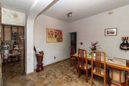 Casa à venda com 574m², 8 quartos e 8 vagas Casa à venda com 574m², 8 quartos e 8 vagasSala de Jantar