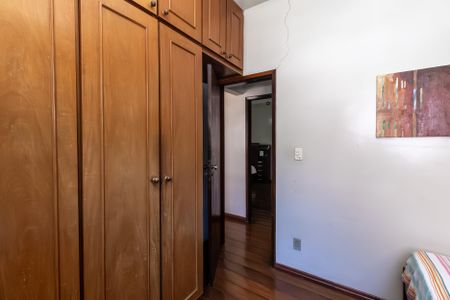 Casa à venda com 574m², 8 quartos e 8 vagas Casa à venda com 574m², 8 quartos e 8 vagasQuarto 1