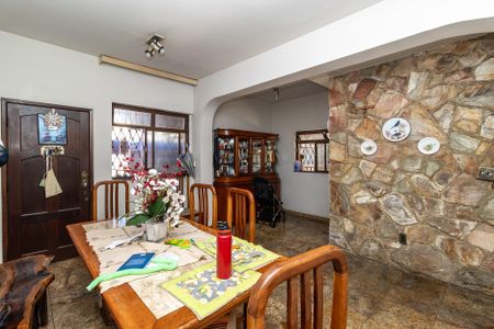 Casa à venda com 574m², 8 quartos e 8 vagas Casa à venda com 574m², 8 quartos e 8 vagasSala de Jantar