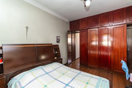 Casa à venda com 574m², 8 quartos e 8 vagas Casa à venda com 574m², 8 quartos e 8 vagasQuarto 3