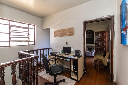 Casa à venda com 574m², 8 quartos e 8 vagas Casa à venda com 574m², 8 quartos e 8 vagasEscritório 2