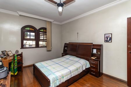Casa à venda com 574m², 8 quartos e 8 vagas Casa à venda com 574m², 8 quartos e 8 vagasQuarto 3