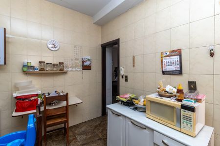 Casa à venda com 574m², 8 quartos e 8 vagas Casa à venda com 574m², 8 quartos e 8 vagasCozinha