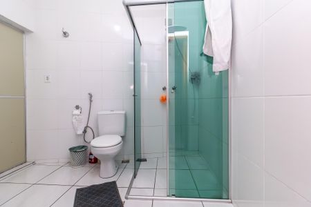 Casa à venda com 574m², 8 quartos e 8 vagas Casa à venda com 574m², 8 quartos e 8 vagasBanheiro da Suíte 2