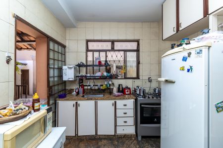 Casa à venda com 574m², 8 quartos e 8 vagas Casa à venda com 574m², 8 quartos e 8 vagasCozinha