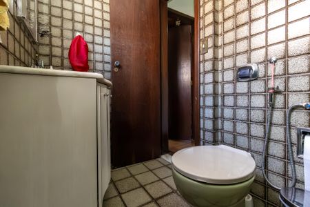 Casa à venda com 574m², 8 quartos e 8 vagas Casa à venda com 574m², 8 quartos e 8 vagasBanheiro Social