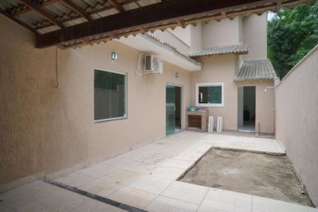 Casa à venda com 247m², 4 quartos e 2 vagasÁrea externa