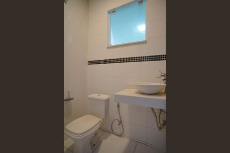 Casa à venda com 247m², 4 quartos e 2 vagasLavabo