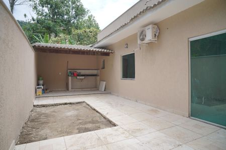 Casa à venda com 247m², 4 quartos e 2 vagasÁrea externa