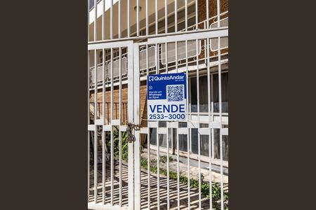 Casa à venda com 210m², 5 quartos e 4 vagas Casa à venda com 210m², 5 quartos e 4 vagasPlaquinha