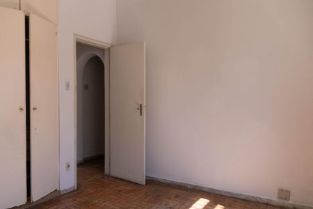 Casa à venda com 210m², 5 quartos e 4 vagas Casa à venda com 210m², 5 quartos e 4 vagasQuarto 2