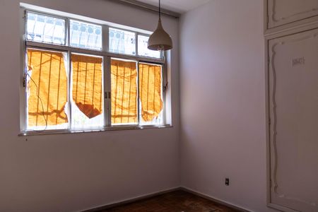 Casa à venda com 210m², 5 quartos e 4 vagas Casa à venda com 210m², 5 quartos e 4 vagasQuarto 4