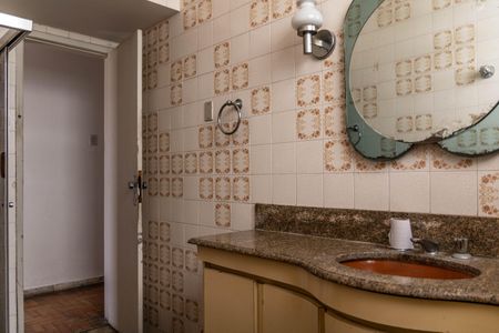 Casa à venda com 210m², 5 quartos e 4 vagas Casa à venda com 210m², 5 quartos e 4 vagasBanheiro Social