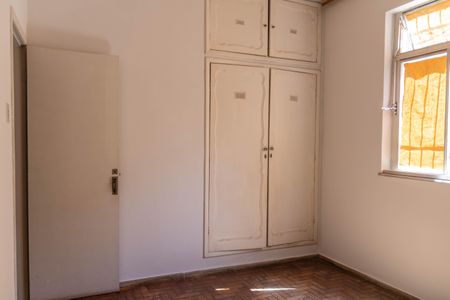 Casa à venda com 210m², 5 quartos e 4 vagas Casa à venda com 210m², 5 quartos e 4 vagasQuarto 3