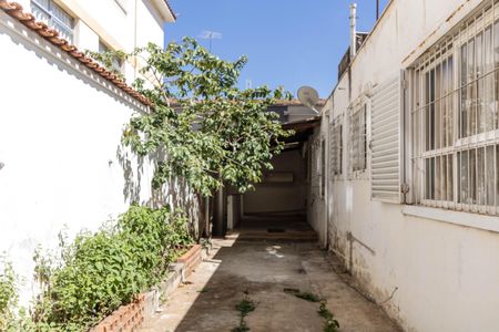 Casa à venda com 210m², 5 quartos e 4 vagas Casa à venda com 210m², 5 quartos e 4 vagasÁrea externa