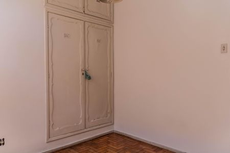 Casa à venda com 210m², 5 quartos e 4 vagas Casa à venda com 210m², 5 quartos e 4 vagasQuarto 4