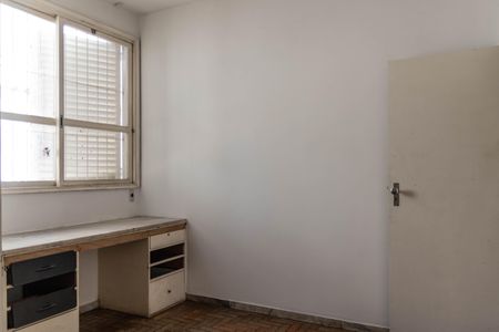 Casa à venda com 210m², 5 quartos e 4 vagas Casa à venda com 210m², 5 quartos e 4 vagasQuarto 1