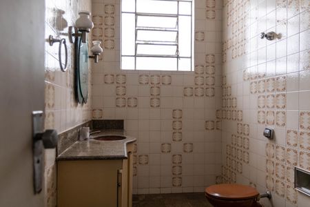 Casa à venda com 210m², 5 quartos e 4 vagas Casa à venda com 210m², 5 quartos e 4 vagasBanheiro Social