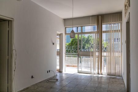 Casa à venda com 210m², 5 quartos e 4 vagas Casa à venda com 210m², 5 quartos e 4 vagasSala 1