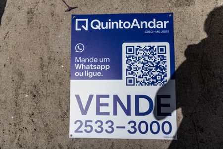 Casa à venda com 210m², 5 quartos e 4 vagas Casa à venda com 210m², 5 quartos e 4 vagasPlaquinha