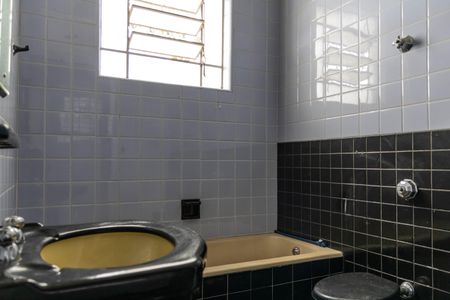 Casa à venda com 210m², 5 quartos e 4 vagas Casa à venda com 210m², 5 quartos e 4 vagasBanheiro da Suíte