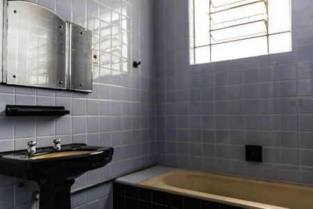 Casa à venda com 210m², 5 quartos e 4 vagas Casa à venda com 210m², 5 quartos e 4 vagasBanheiro da Suíte